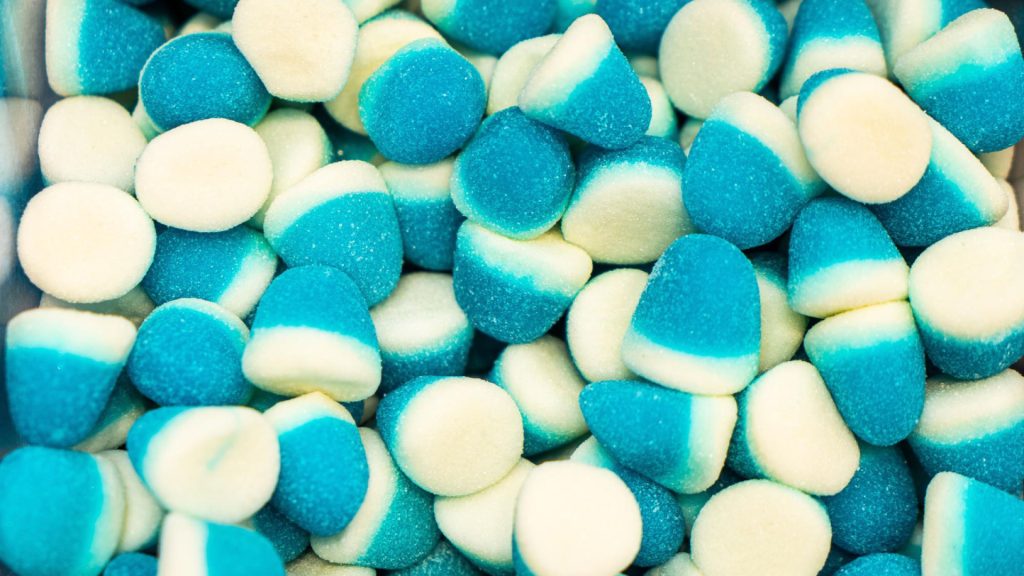 Pourquoi le bleu est-il la couleur préférée des bonbons ?